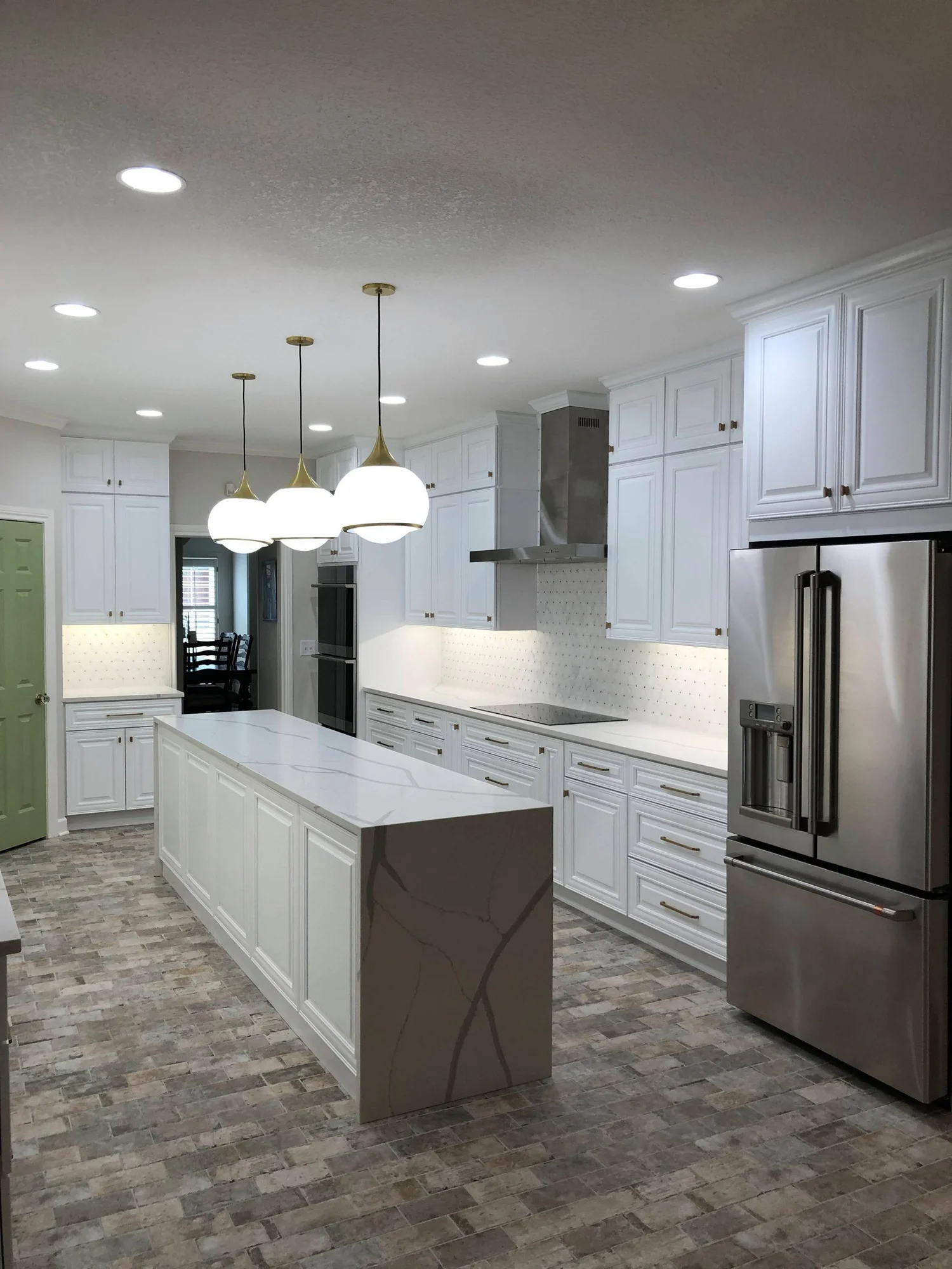 MODERN TULSA KITCHEN