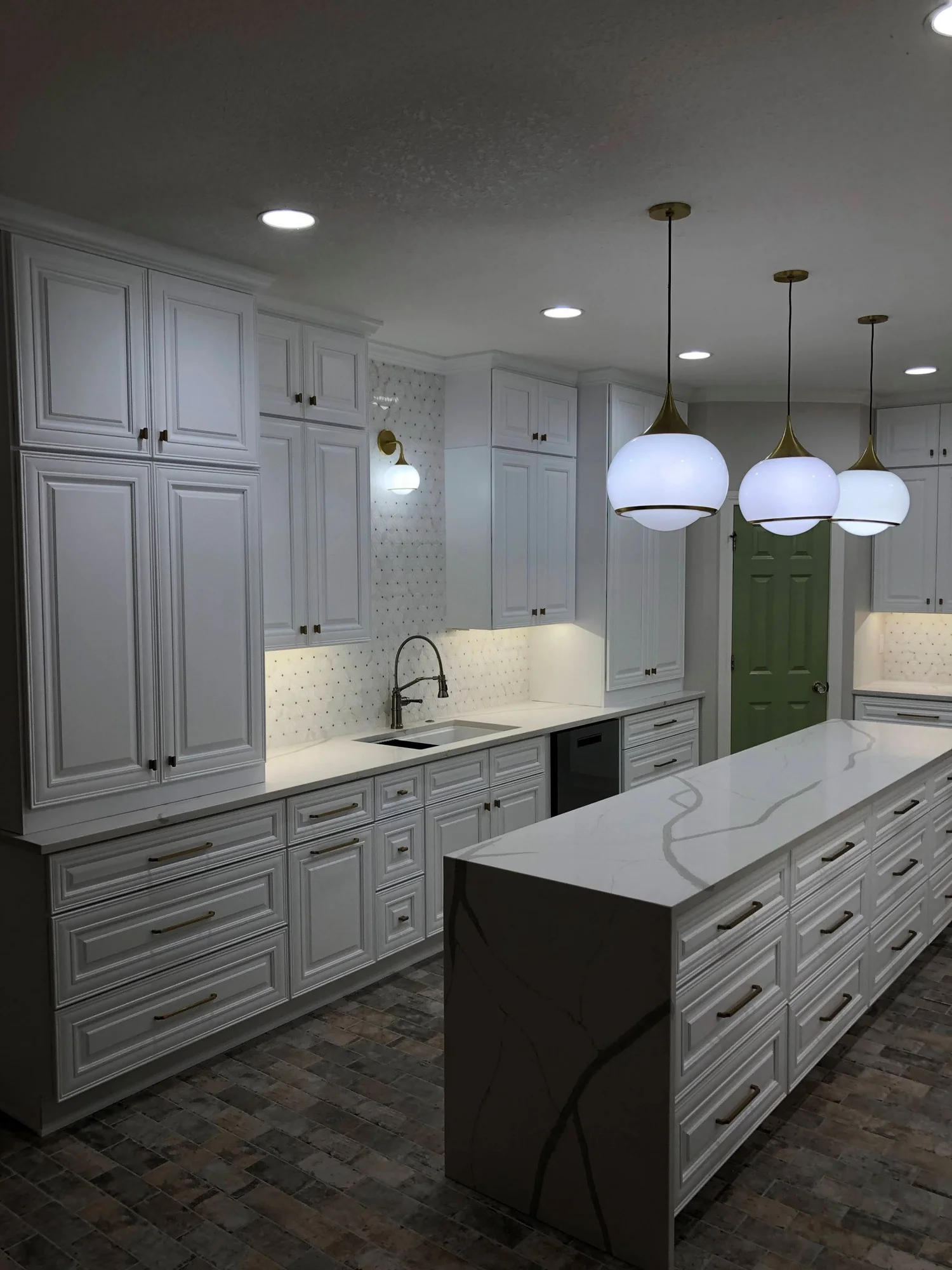 MODERN TULSA KITCHEN