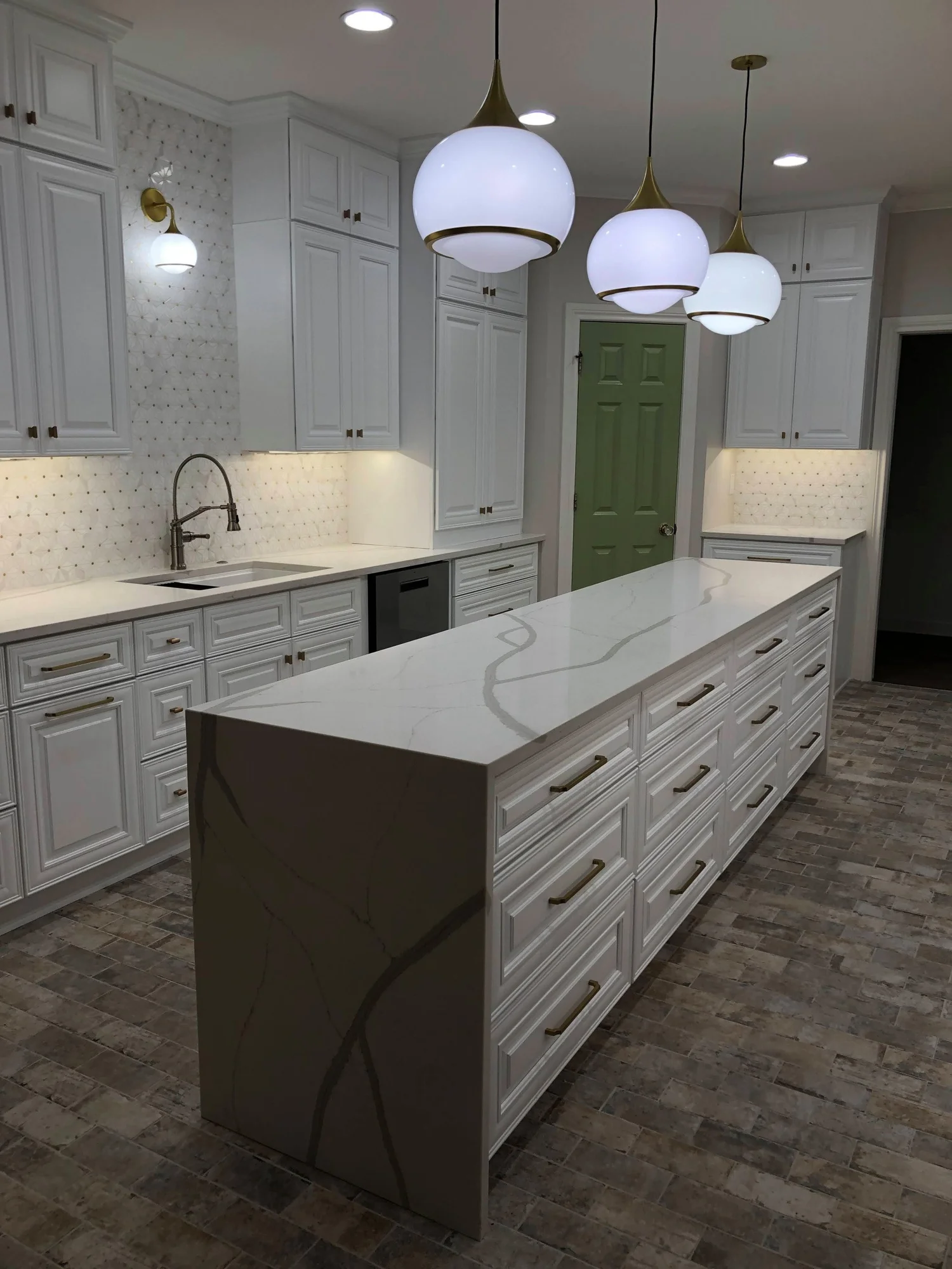 MODERN TULSA KITCHEN
