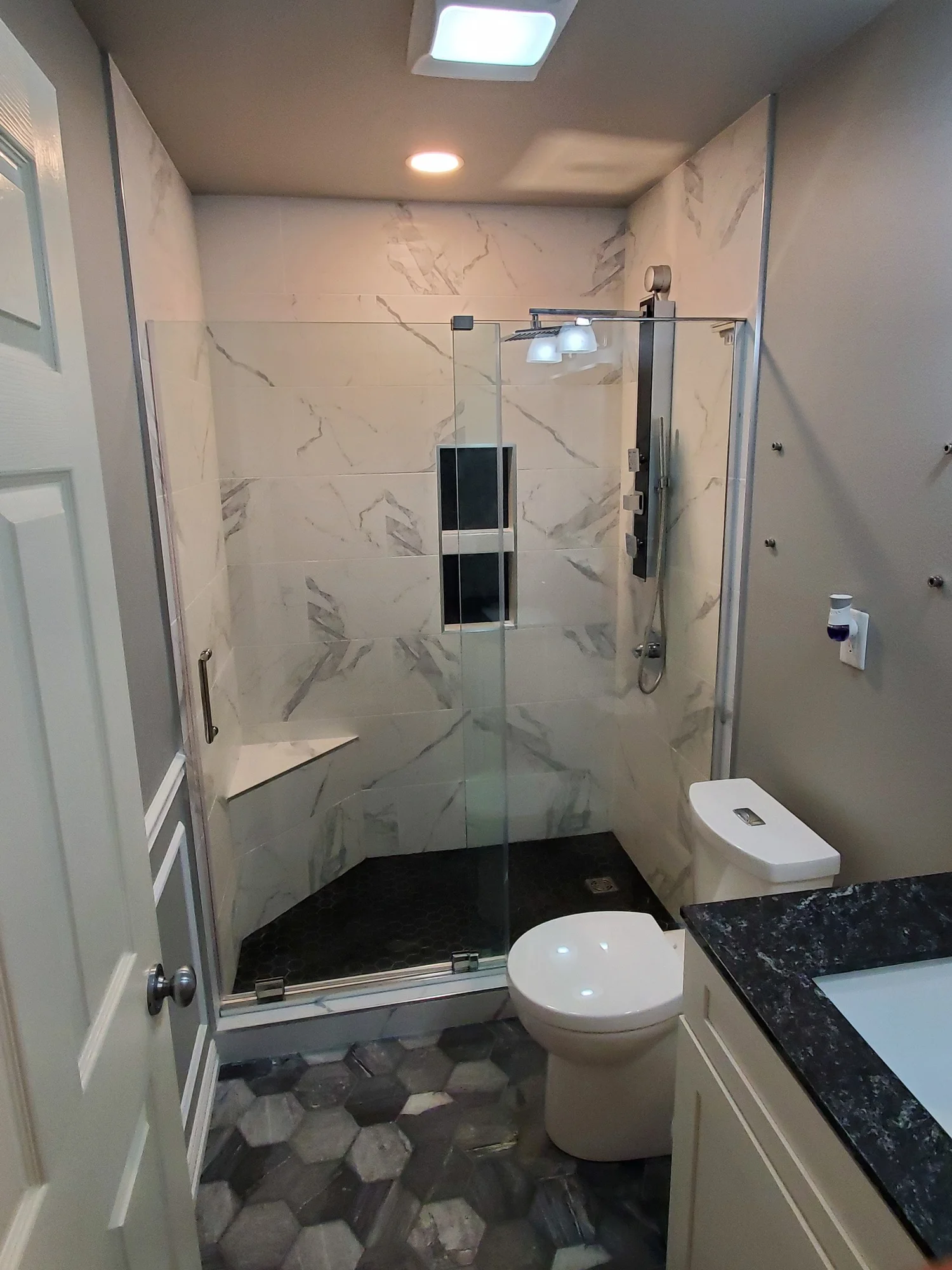 MODERN SLEEK SHOWER