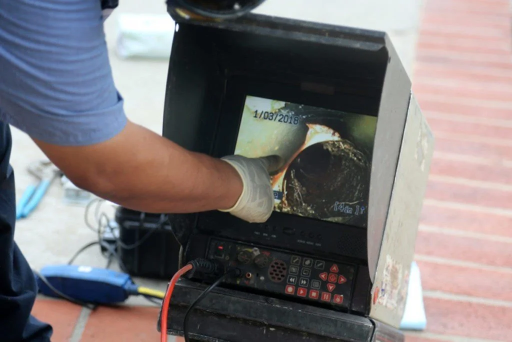 Trenchless pipe rehabilitation equipment